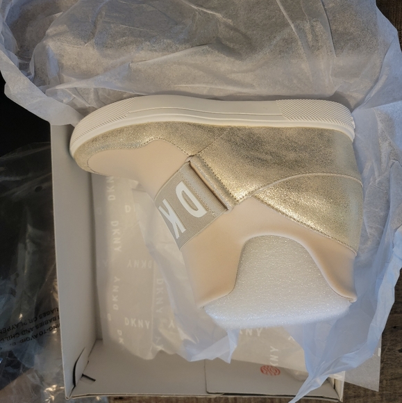 DKNY Women's Sneakers - Picture 4 of 7